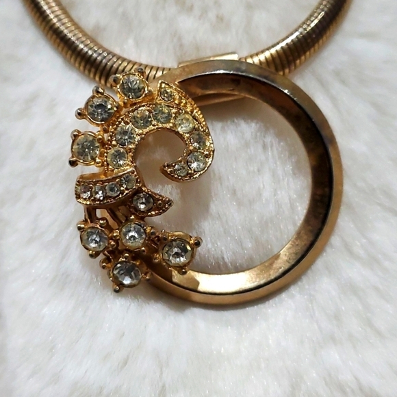 VINTAGE GOLDTONE PENDANT WITH GEMS NECKLACE - Picture 2 of 9